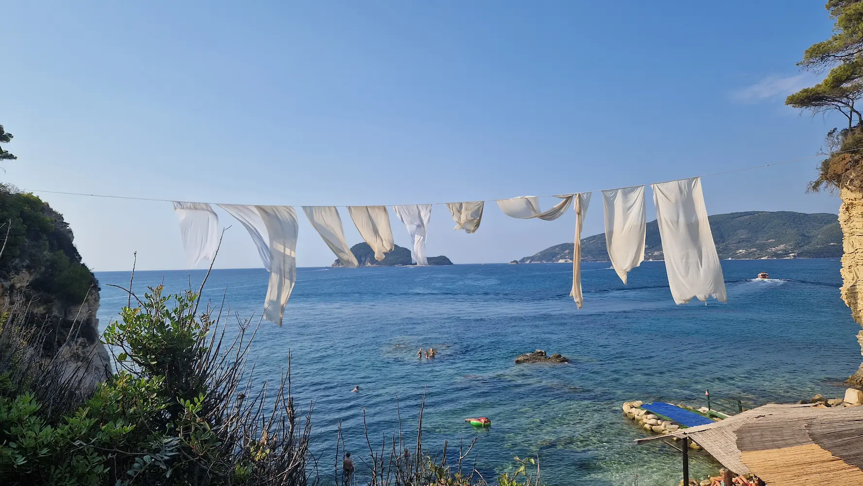 linge sur fil devant la mer zakynthos zante
